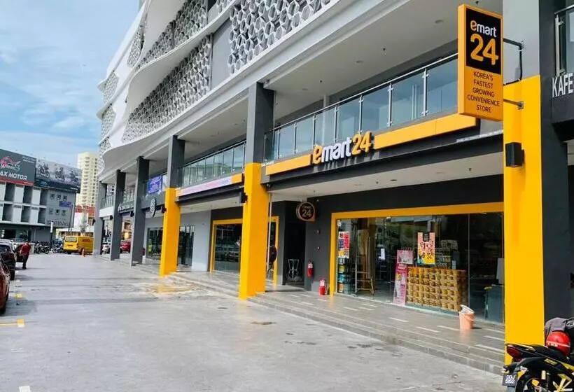 Zulanie Suite Troika Residence, Spacious And Cozy With Pool, Free Wifi & Netflix In Golden Triangle