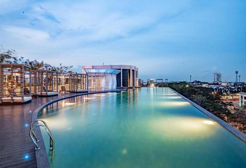 Zulanie Suite Troika Residence, Spacious And Cozy With Pool, Free Wifi & Netflix In Golden Triangle