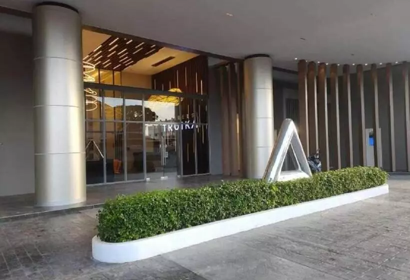 Zulanie Suite Troika Residence, Spacious And Cozy With Pool, Free Wifi & Netflix In Golden Triangle