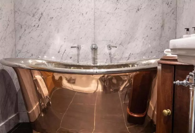 Hotelli Mingary Castle   Restaurant With Rooms