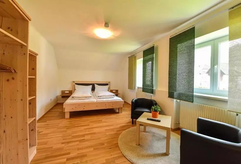ホテル Gästehaus Hartl   Gasthof Hartl, Vlg Zum Wirt