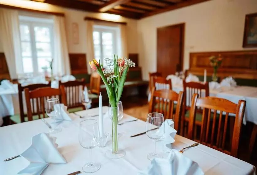 ホテル Gästehaus Hartl   Gasthof Hartl, Vlg Zum Wirt
