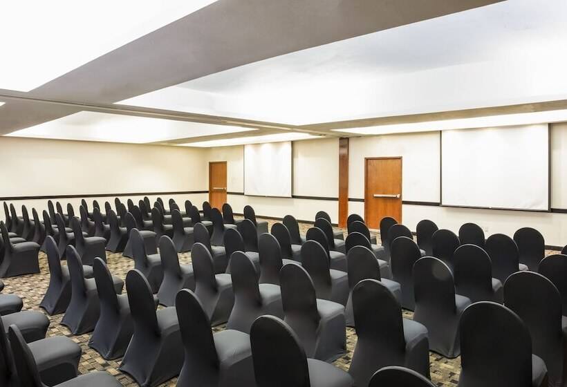 هتل Fiesta Inn Express San Luis Potosí Oriente