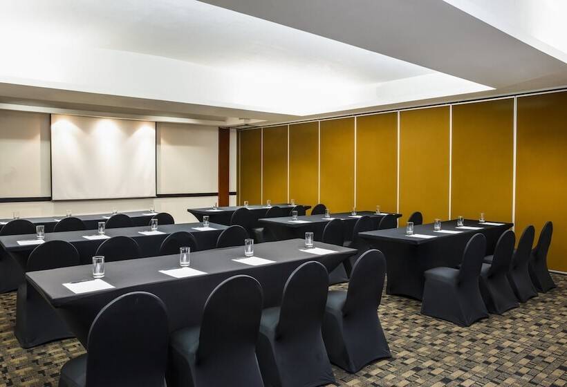 هتل Fiesta Inn Express San Luis Potosí Oriente