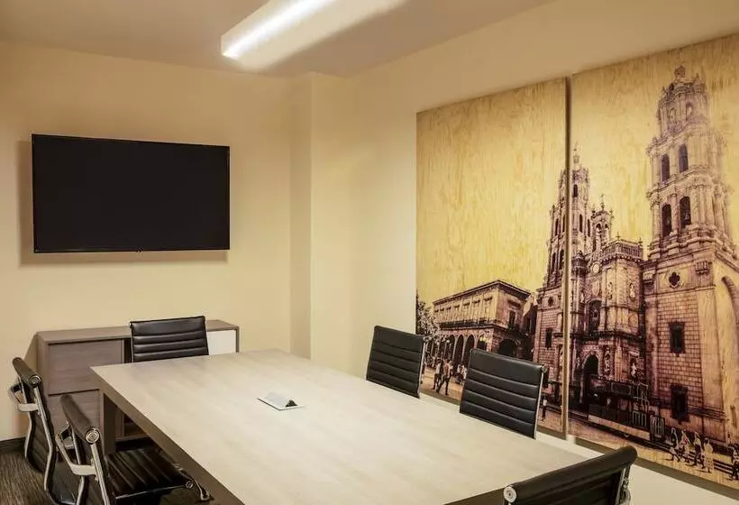 هتل Fiesta Inn Express San Luis Potosí Oriente