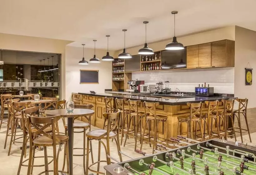 هتل Fiesta Inn Express San Luis Potosí Oriente