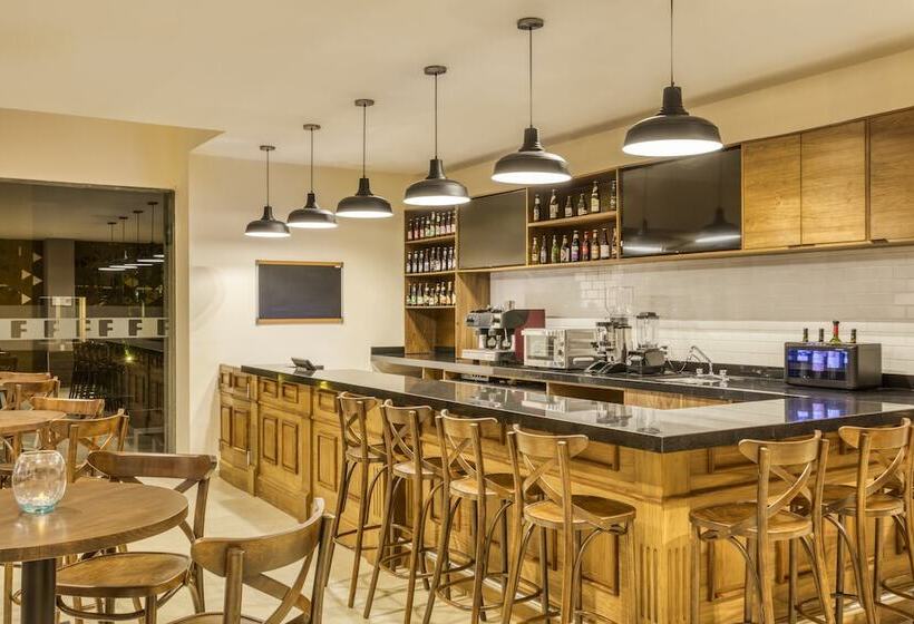 هتل Fiesta Inn Express San Luis Potosí Oriente