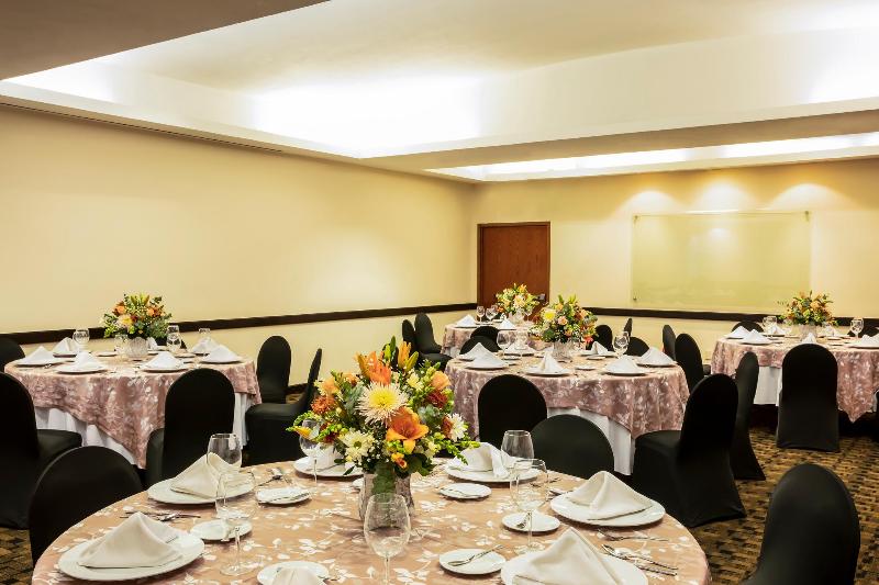 هتل Fiesta Inn Express San Luis Potosí Oriente