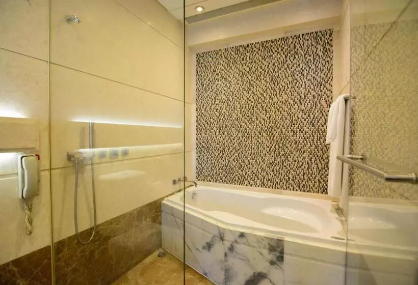 هتل Harbour Grand Hong Kong