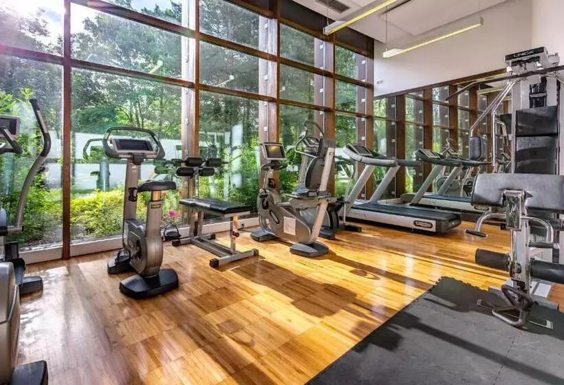 בית מלון כפרי Holiday Inn Resort Warsaw Józefów, An Ihg