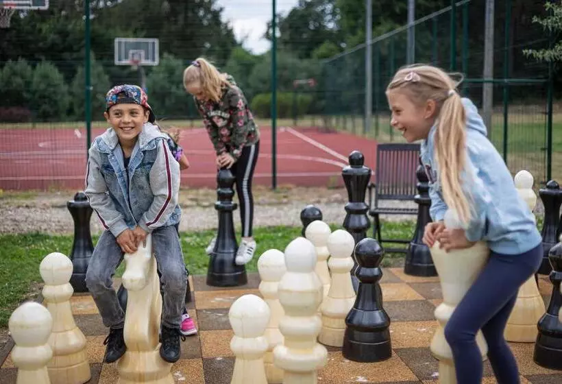 בית מלון כפרי Holiday Inn Resort Warsaw Józefów, An Ihg