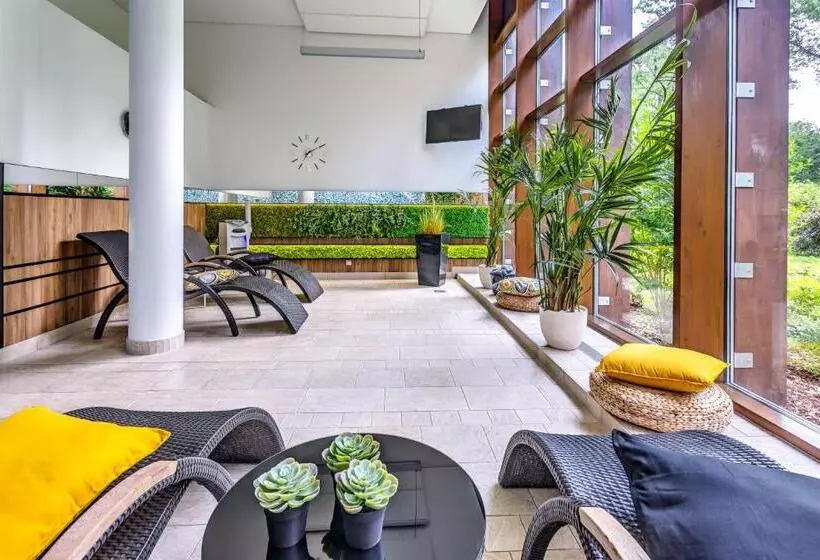 בית מלון כפרי Holiday Inn Resort Warsaw Józefów, An Ihg