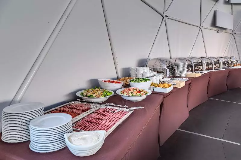 בית מלון כפרי Holiday Inn Resort Warsaw Józefów, An Ihg