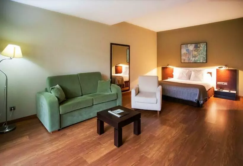 هتل Indiana Llanes