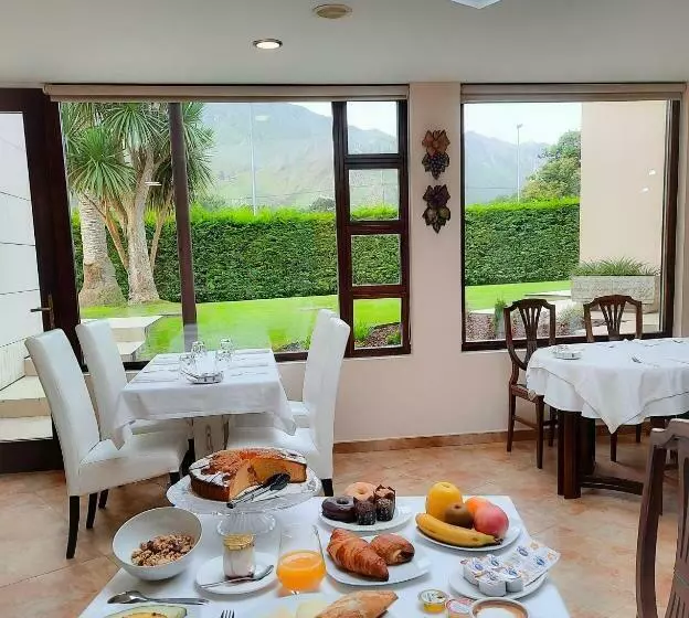 هتل Indiana Llanes