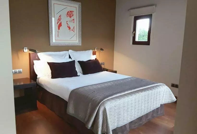 هتل Indiana Llanes