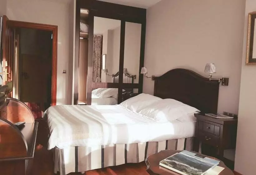 هتل Indiana Llanes