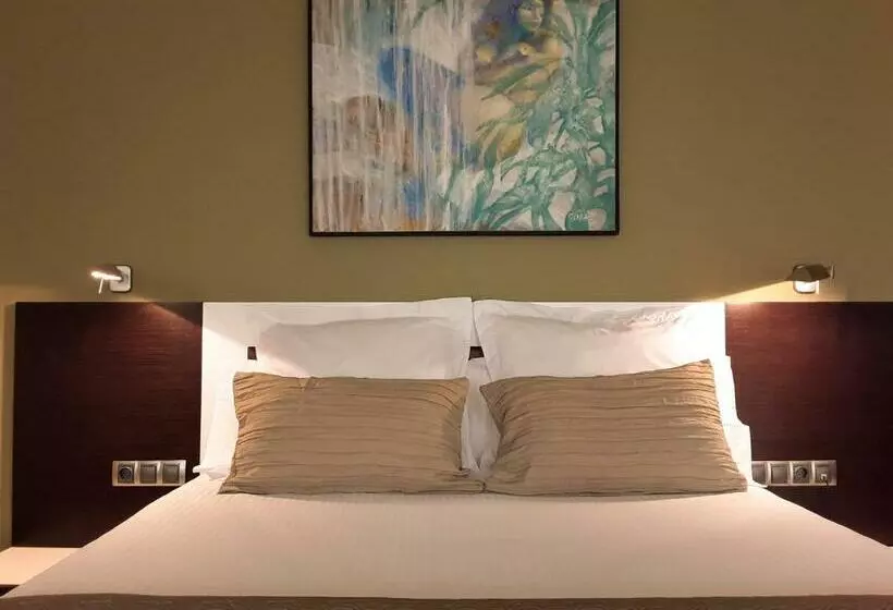 هتل Indiana Llanes