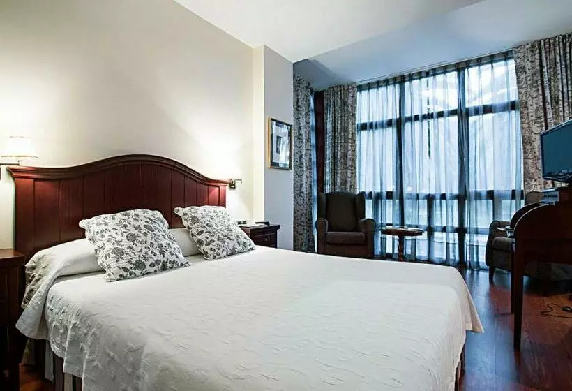 هتل Indiana Llanes