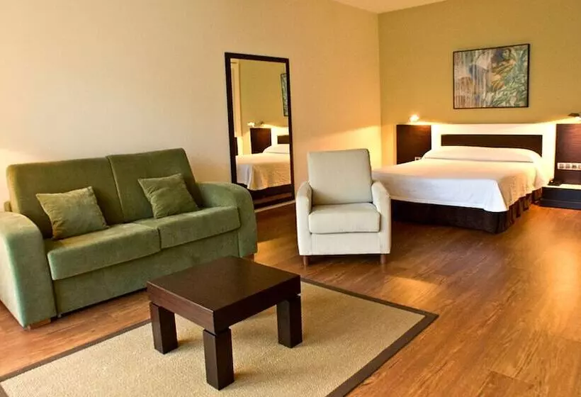 هتل Indiana Llanes