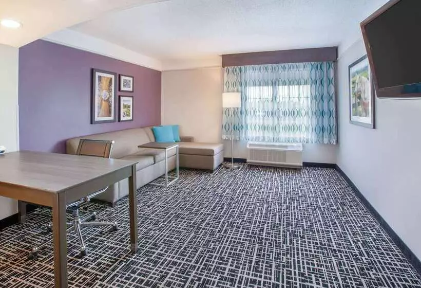 Hotelli La Quinta By Wyndham Cincinnati Airport Florence