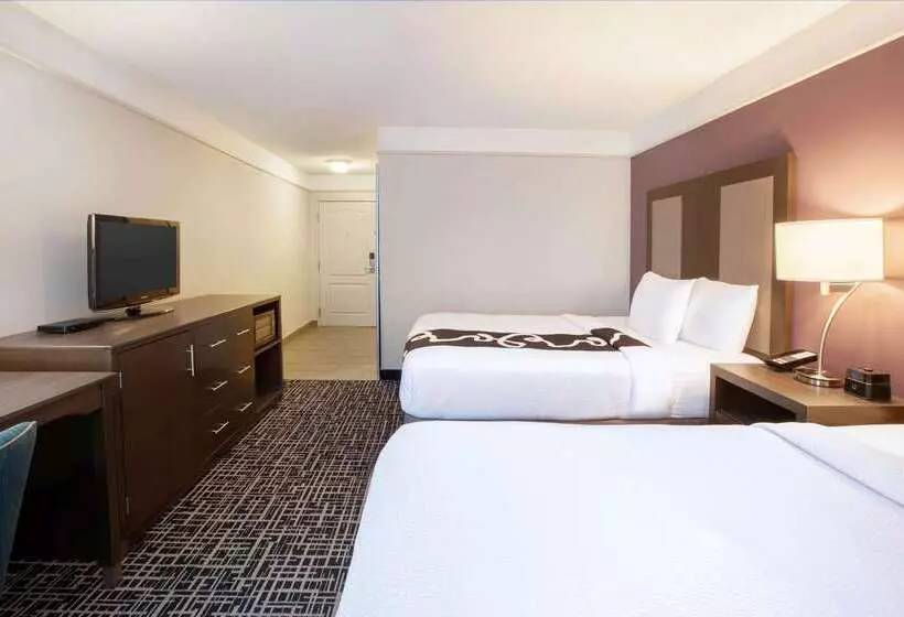 Hotelli La Quinta By Wyndham Cincinnati Airport Florence