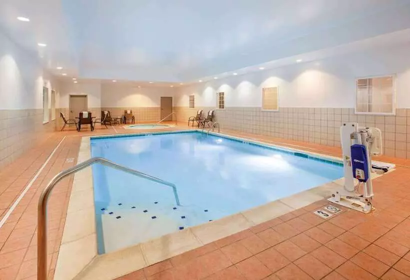 Hotelli La Quinta By Wyndham Cincinnati Airport Florence