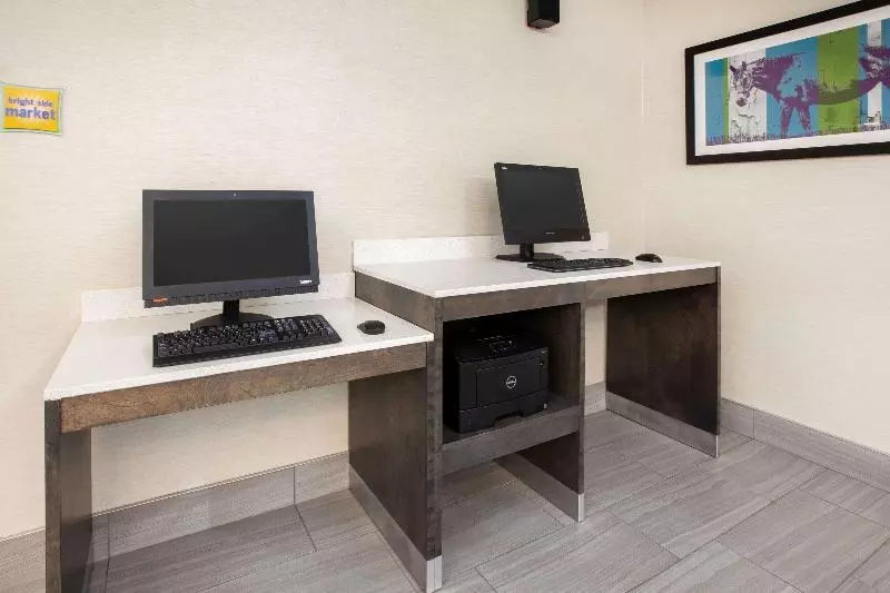 Hotelli La Quinta By Wyndham Cincinnati Airport Florence