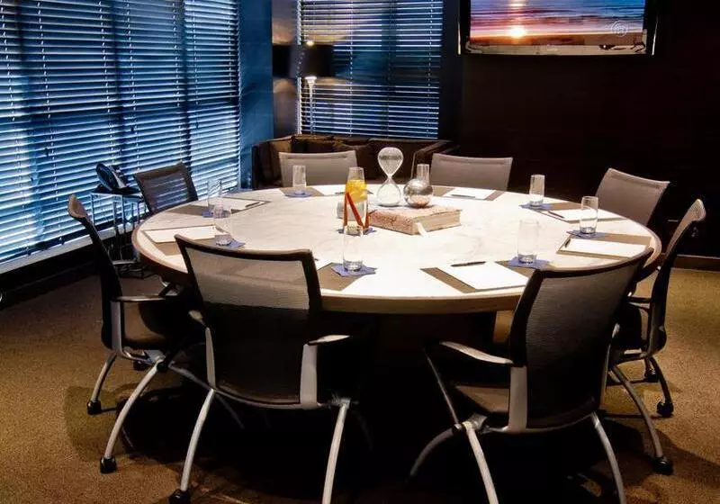 فندق Loden Vancouver