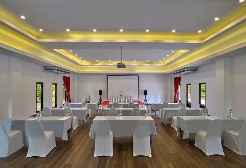 Отель Nai Yang Beach Resort & Spa