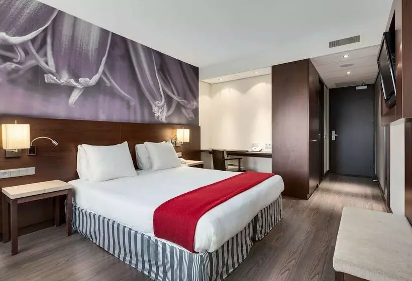 Отель NH Amersfoort