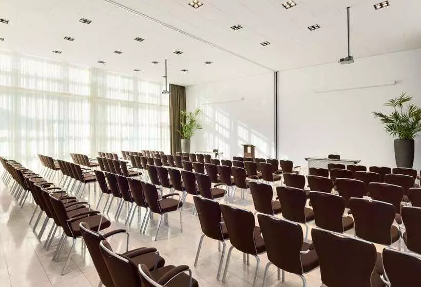 Отель NH Amersfoort