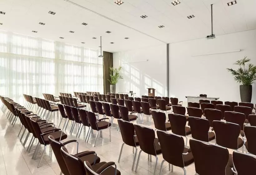 Отель NH Amersfoort