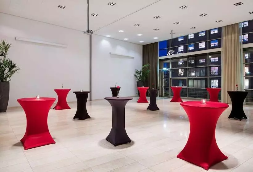 Отель NH Amersfoort