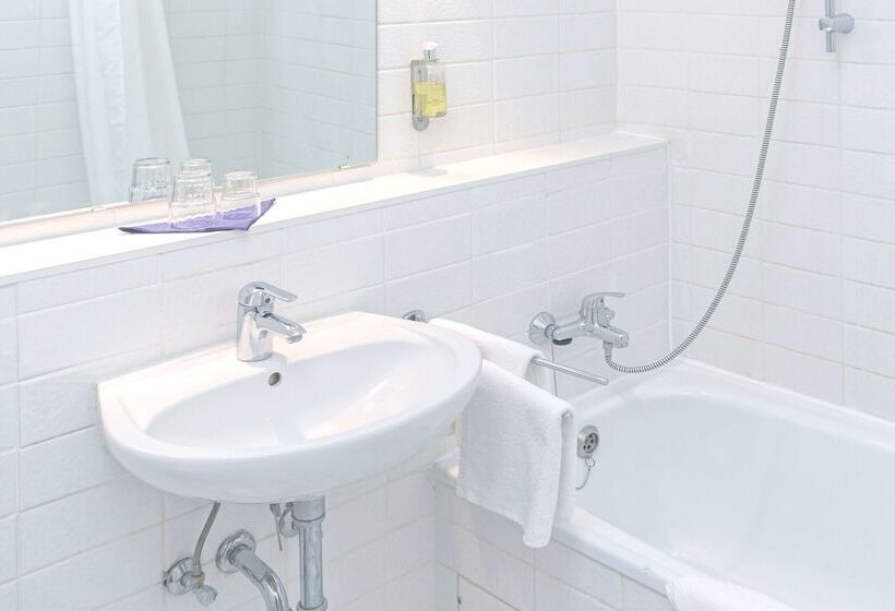 酒店 Plöner See By Tulip Inn