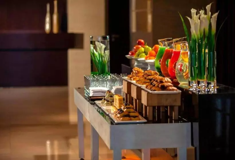 هتل Renaissance Shanghai Zhongshan Park