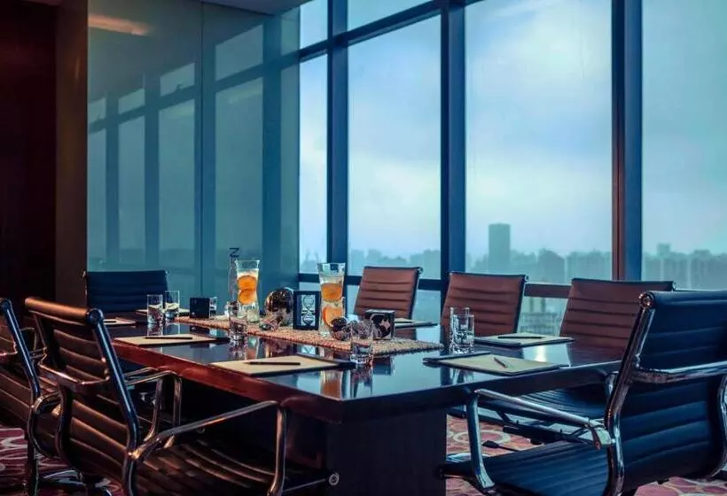 هتل Renaissance Shanghai Zhongshan Park