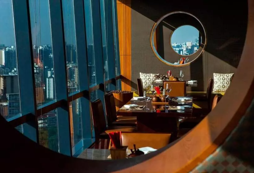 هتل Renaissance Shanghai Zhongshan Park