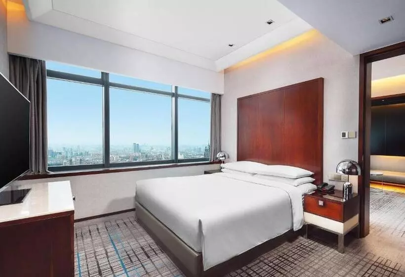 هتل Renaissance Shanghai Zhongshan Park