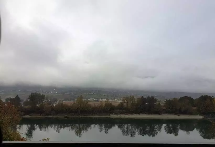 فندق Riverland Inn & Suites