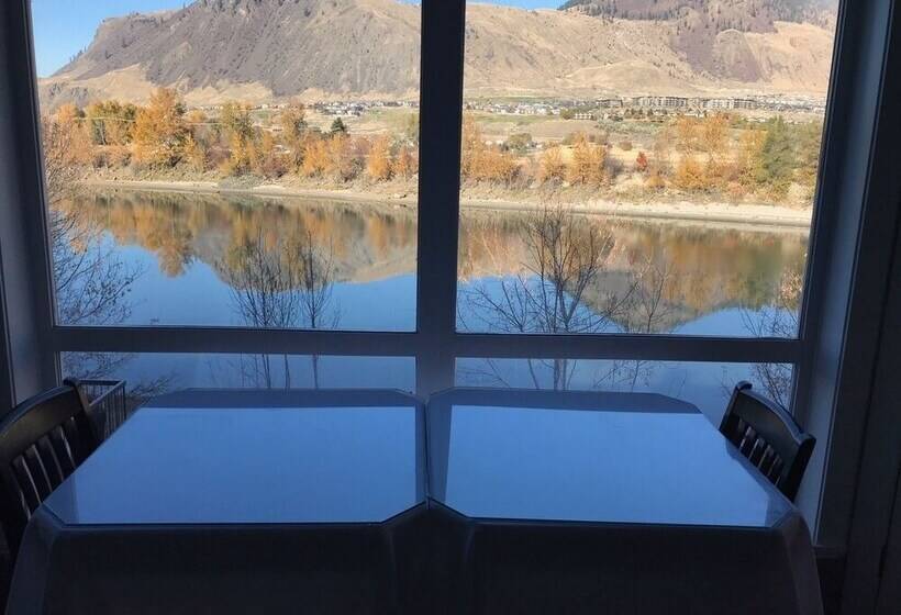 هتل Riverland Inn & Suites