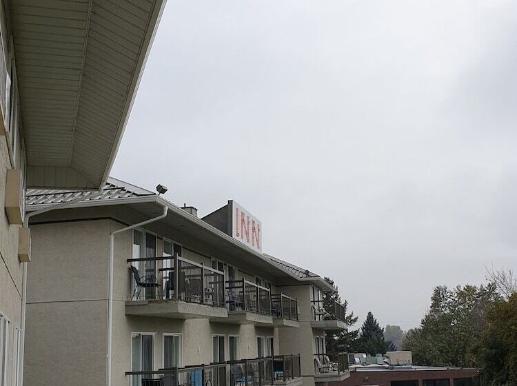 هتل Riverland Inn & Suites