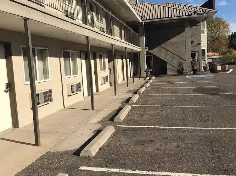 فندق Riverland Inn & Suites