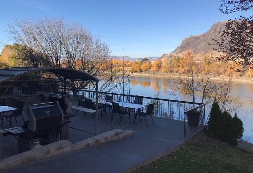 هتل Riverland Inn & Suites