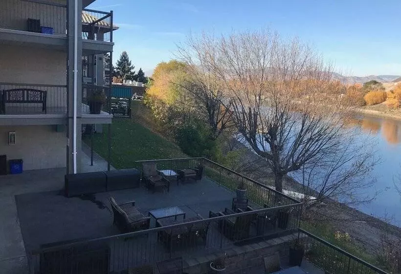 فندق Riverland Inn & Suites