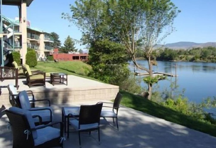 هتل Riverland Inn & Suites