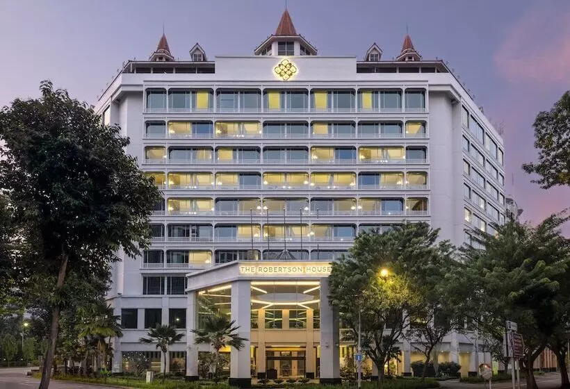 هتل The Robertson House by The Crest Collection