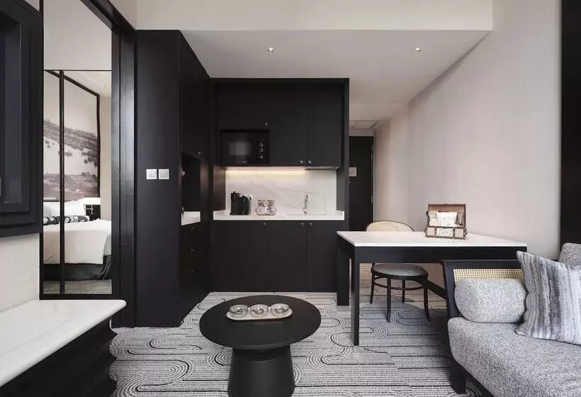 هتل The Robertson House by The Crest Collection