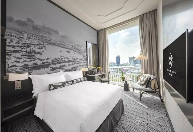 هتل The Robertson House by The Crest Collection