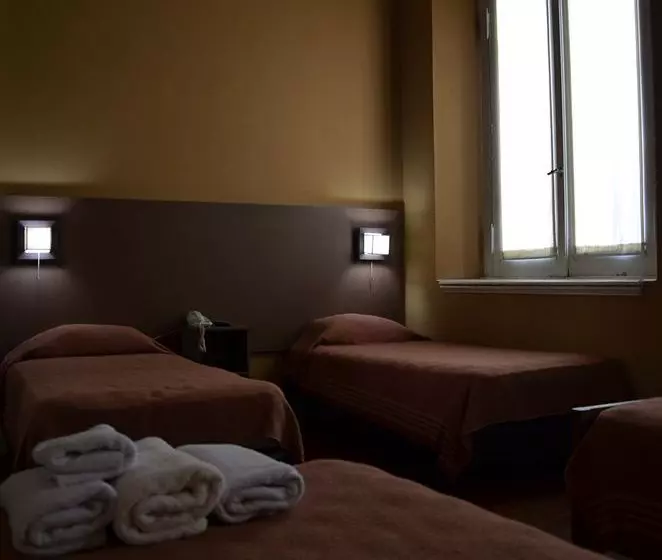 هتل The Ritz By Hostel Inn